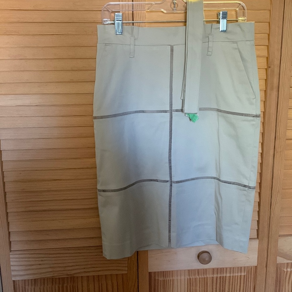 Banana Republic pencil style skirt, waist detail and self tie belt.